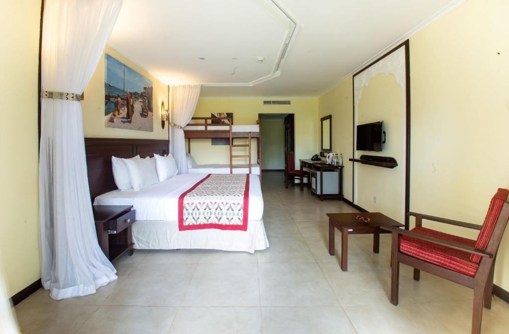 TV a/nebo společenská místnost v ubytování PrideInn Paradise Beach Resort & Spa Mombasa