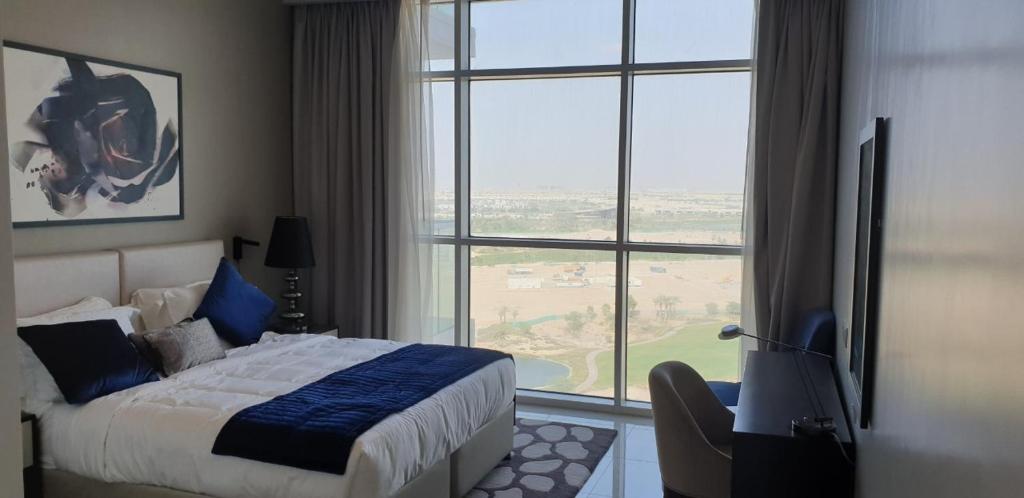 Postel nebo postele na pokoji v ubytování Dubai Fully Furnished Luxury Apartment, Artesia, Damac Hills,