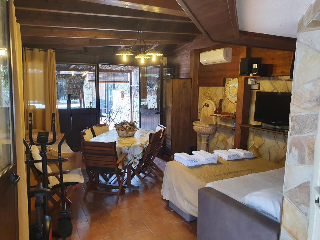 A television and/or entertainment centre at La Dependance delle Mimose