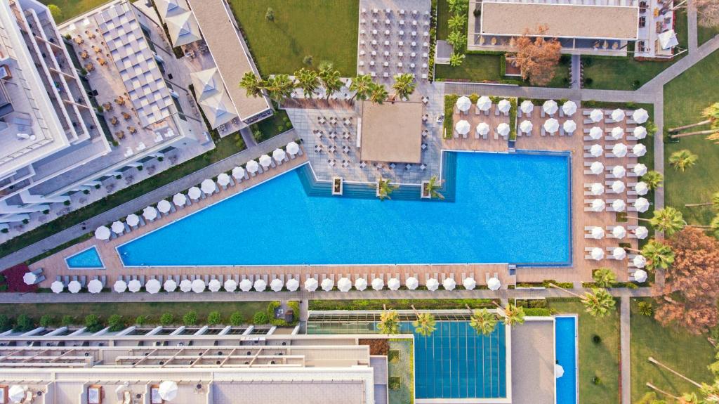 Bazén v ubytování Acanthus Cennet Barut Collection - Ultra All Inclusive nebo v jeho okolí