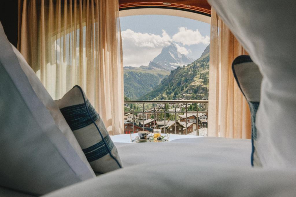 Nespecifikovaný výhled na hory nebo výhled na hory při pohledu z hotelu
