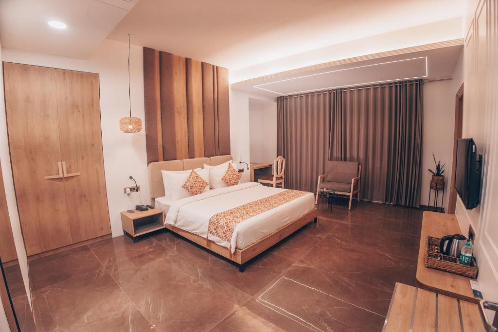 A bed or beds in a room at Hotel Mirana , Tinsukia