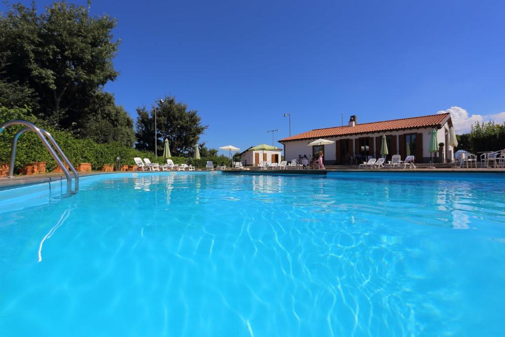 Bazén v ubytování Agriturismo Il Marrugio nebo v jeho okolí