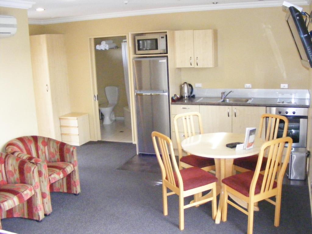 Kuchyň nebo kuchyňský kout v ubytování Blenheim Spa Motor Lodge
