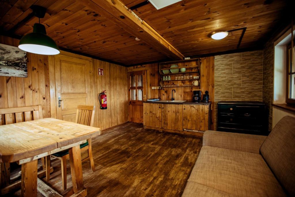 Kuchyň nebo kuchyňský kout v ubytování Almhütte Hebalm