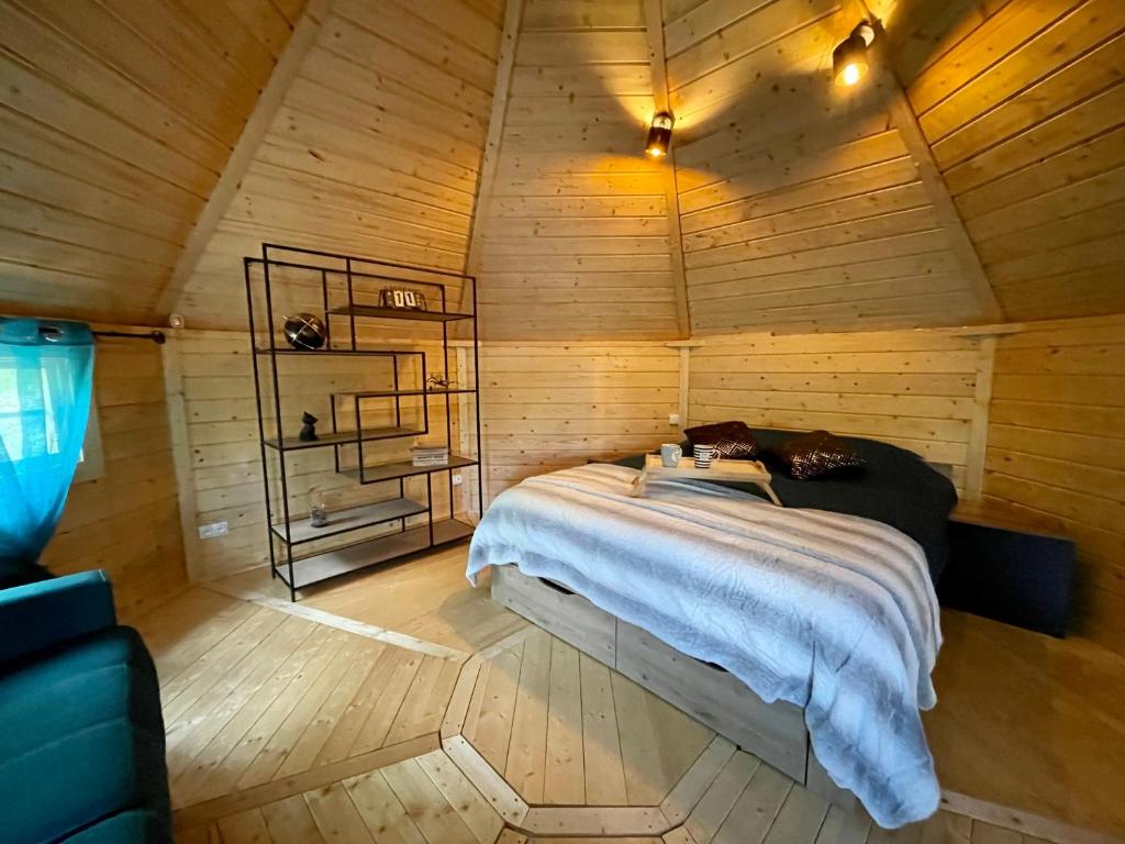 Postel nebo postele na pokoji v ubytování Alsace kota évasion & Spa la canopée