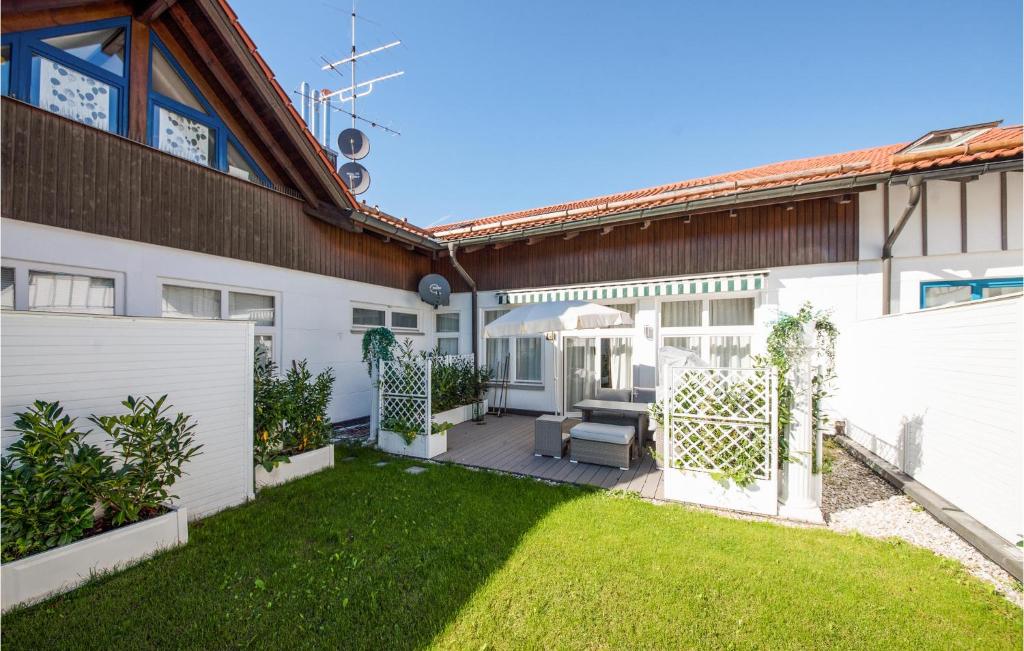 a backyard of a house with a white fence at Holiday-business Residence in Taufkirchen