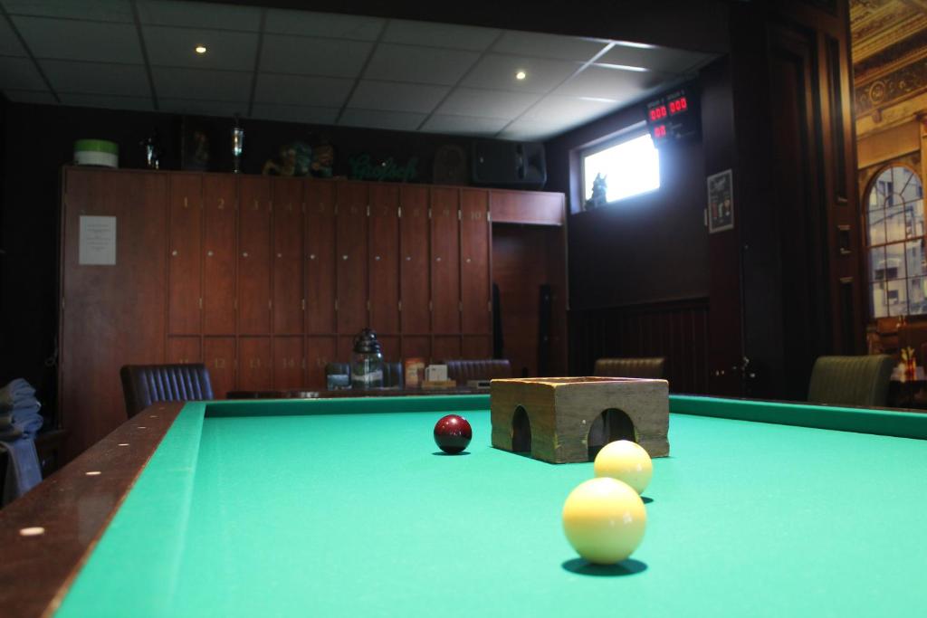 Biliár nebo kulečník v ubytování Hotel,cafe,biljart POT