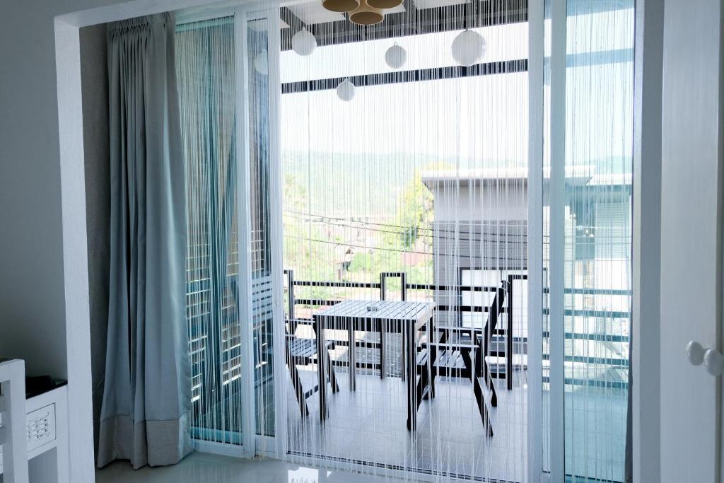 Balkón nebo terasa v ubytování Baanpoon Apartment