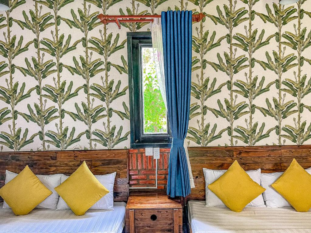Postel nebo postele na pokoji v ubytování Long Hải Channel Beach Resort