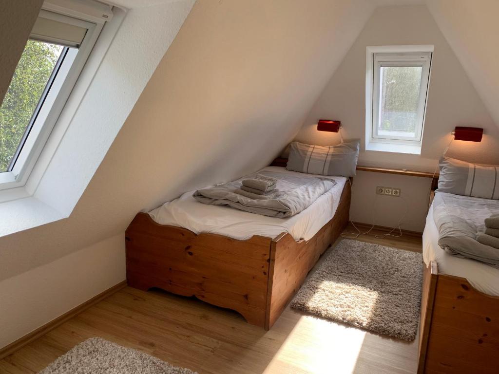 Postel nebo postele na pokoji v ubytování Ferienwohnung "Neptun" im Haus Tjark