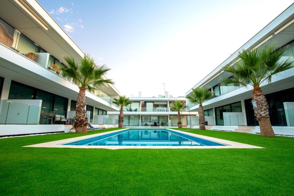 Luxe nieuwbouw penthouse op 600 m van het strand!, Los Nietos ...