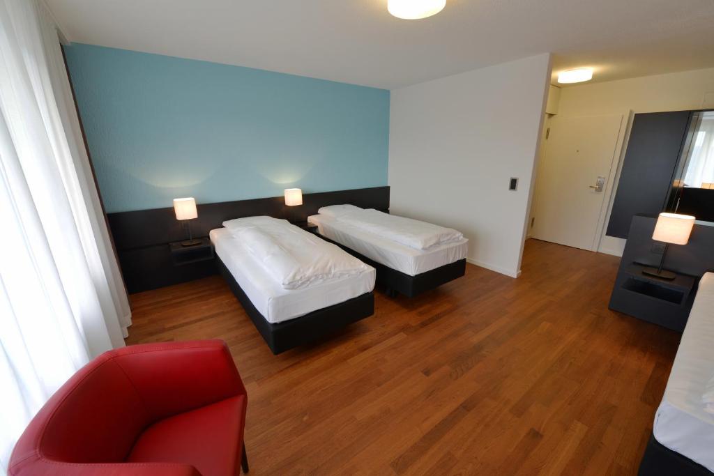 Postel nebo postele na pokoji v ubytování HOTEL illuster - Urban & Local