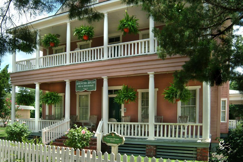 Spencer House Inn, Saint Marys (updated prices 2024)