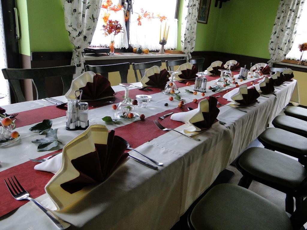 A restaurant or other place to eat at Gasthof Papillon