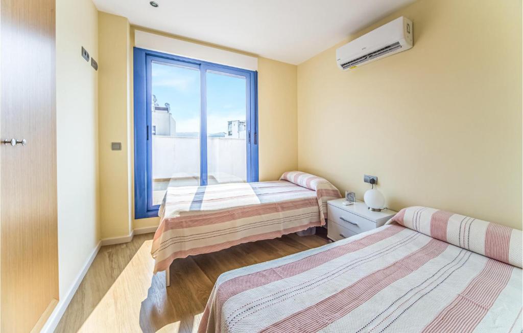 Postel nebo postele na pokoji v ubytování Gorgeous Apartment In Torreblanca