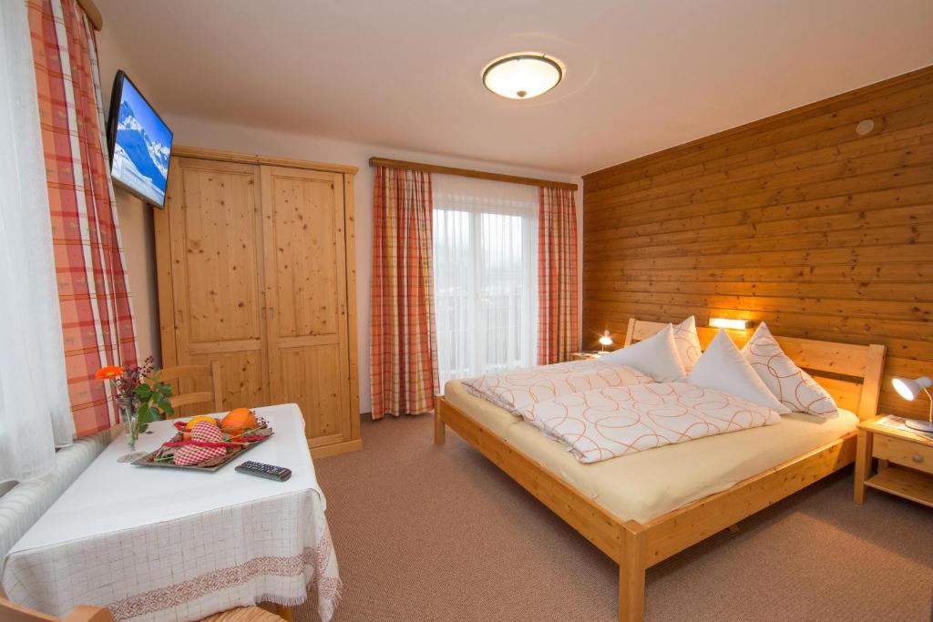 Hölzl Bed & Breakfast - 5