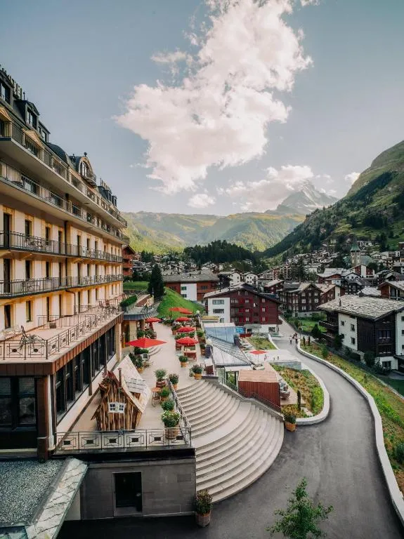 Zermatt アスティエ　ツェルマット ツェルマット～イタリア間を一気通貫 新ロープウェイが完成