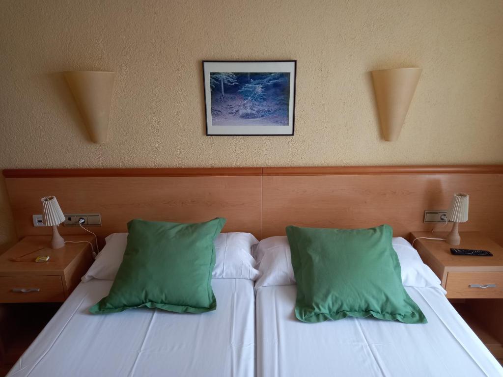 Postel nebo postele na pokoji v ubytování Hostal Cabrerès