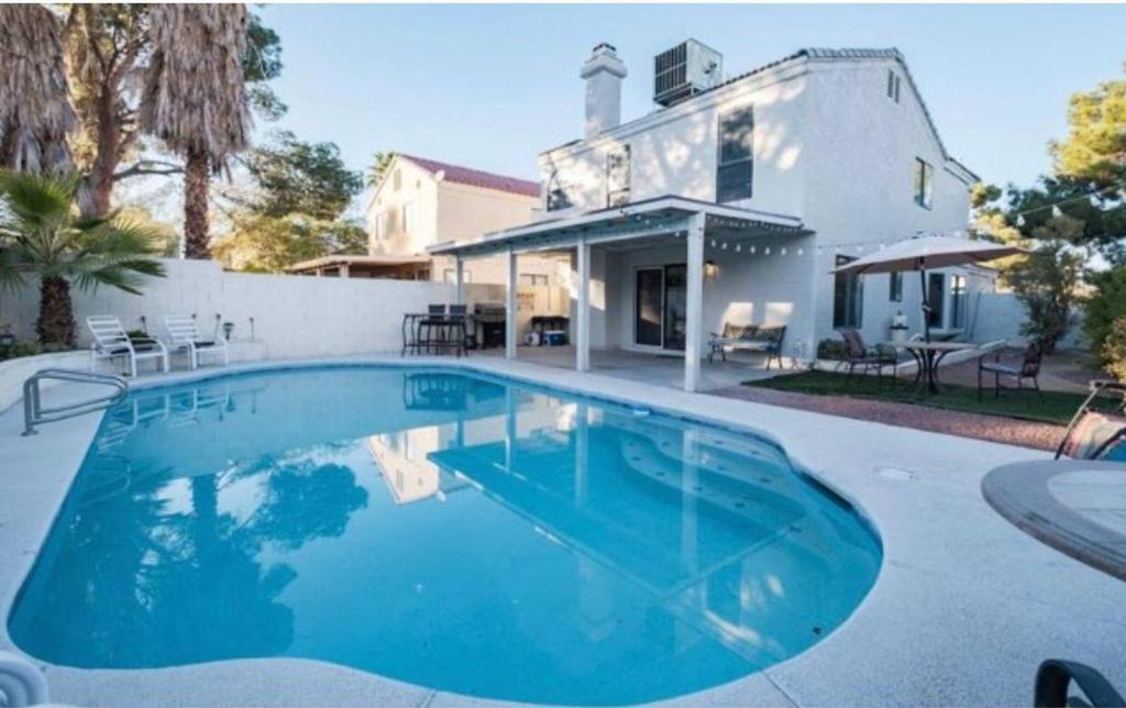 Vacation Home Summerlin Sensation splash in the pool, Las Vegas, NV
