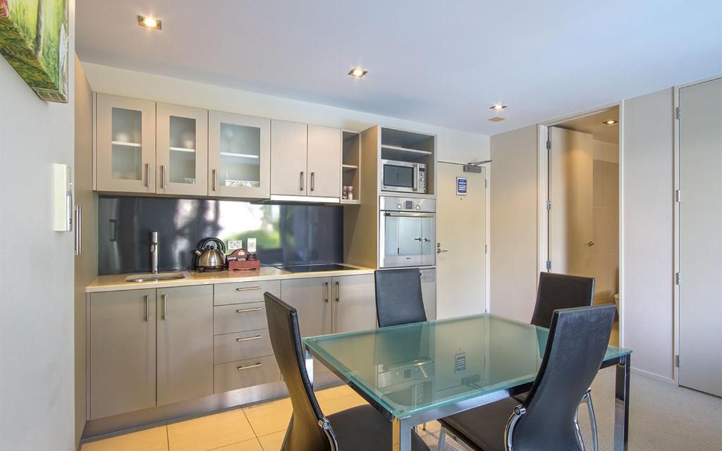 Kuchyň nebo kuchyňský kout v ubytování Esplanade Apartments