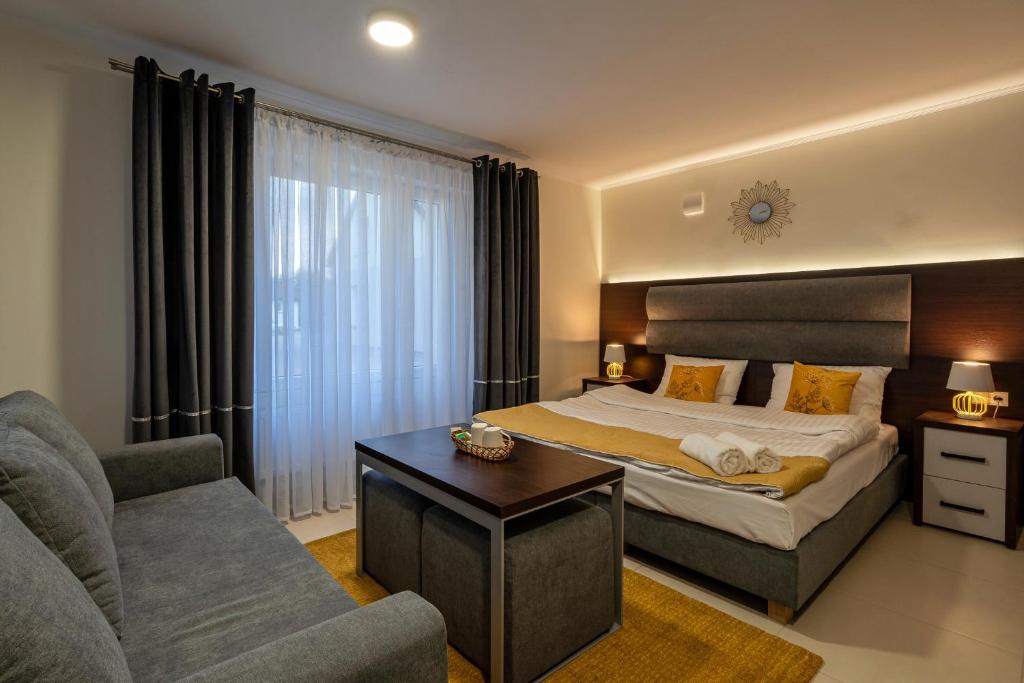 Posteľ alebo postele v izbe v ubytovaní Apartamenty Wakacyjna Wioska Ngô 20m od Suntago