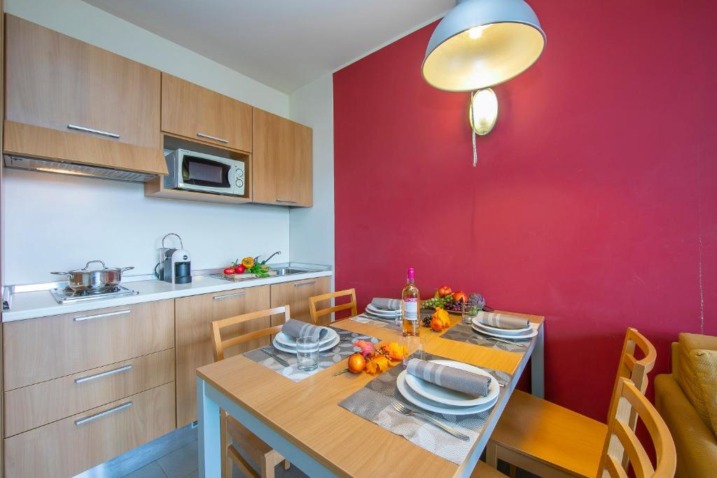 Kuchnia lub aneks kuchenny w obiekcie Villaggio Olimpico