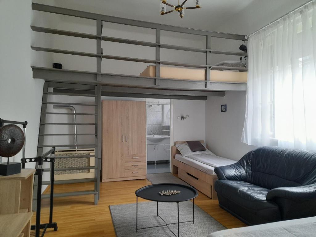Főtér Apartman Baja 6500 Baja, Eötvös József utca 1. 1. emelet 17. ajtó kép - 1