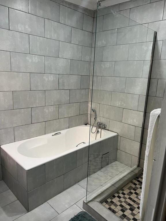 WILLOW GUEST HOUSE - 