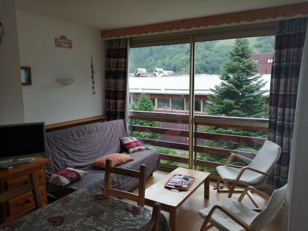 Appartement Valloire, 4 pièces, 8 personnes - FR-1-263-94にあるシーティングエリア