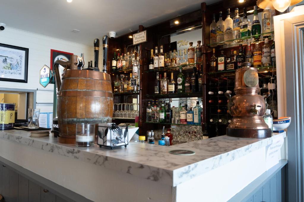Lounge nebo bar v ubytování The Gaslight Inn Self Catering Holiday Apartments Rossnowlagh Donegal