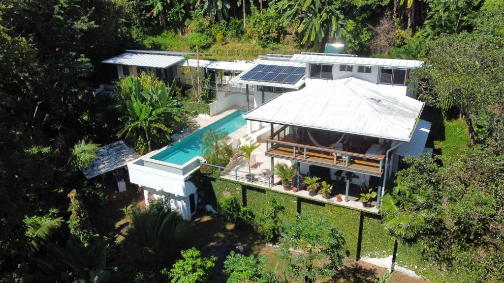 an overhead view of a house with a swimming pool at Jungle Villa copa de árbol, oceanview, infinity in Montezuma