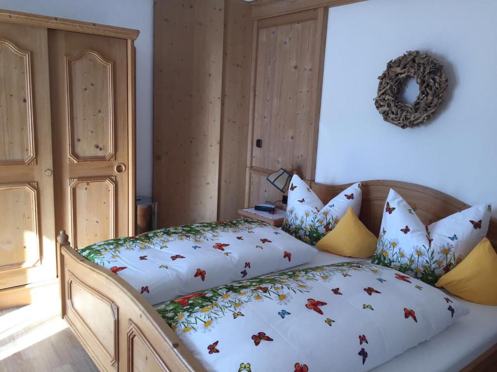 a bedroom with a bed with pillows on it at Alpenflair Ferienwohnung 228 Söllereck in Oberstdorf