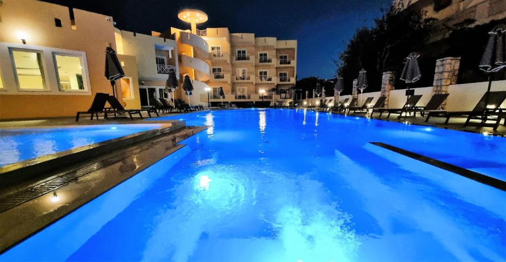 Bazén v ubytovaní Sunny Bay Hotel alebo v jeho blízkosti