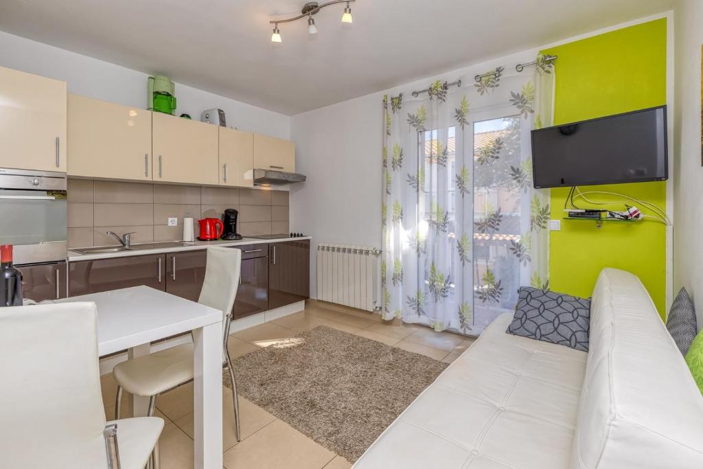 Apartments Kardumovic - Apartamento Con Balcón