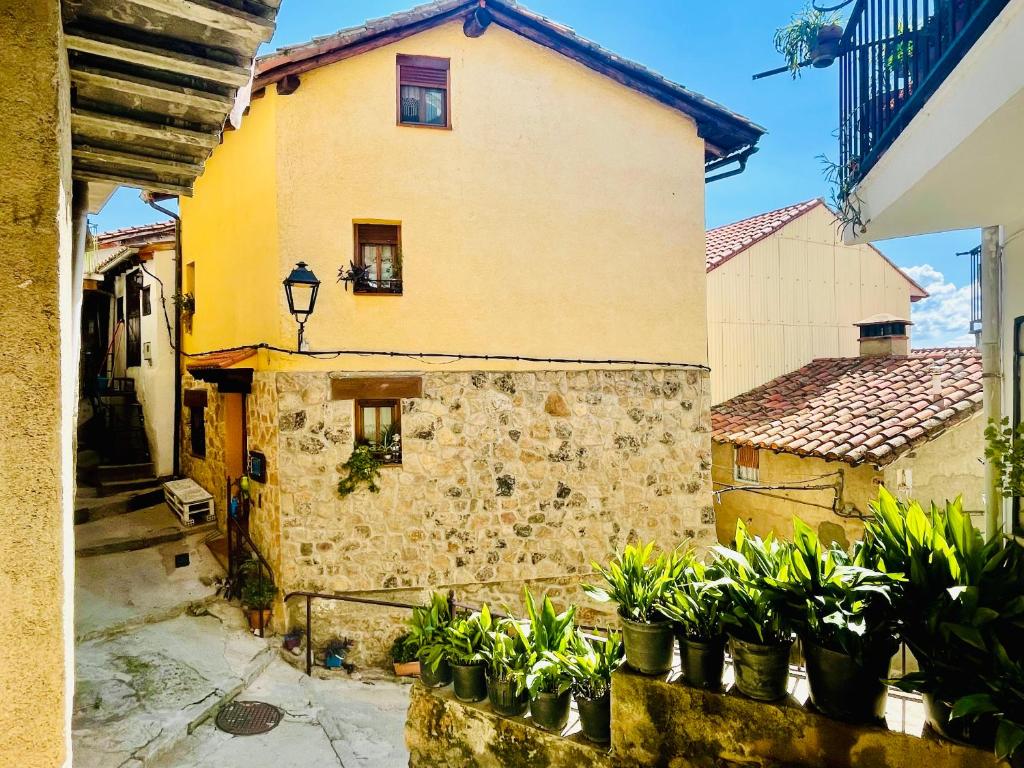 The building in which the holiday home is located