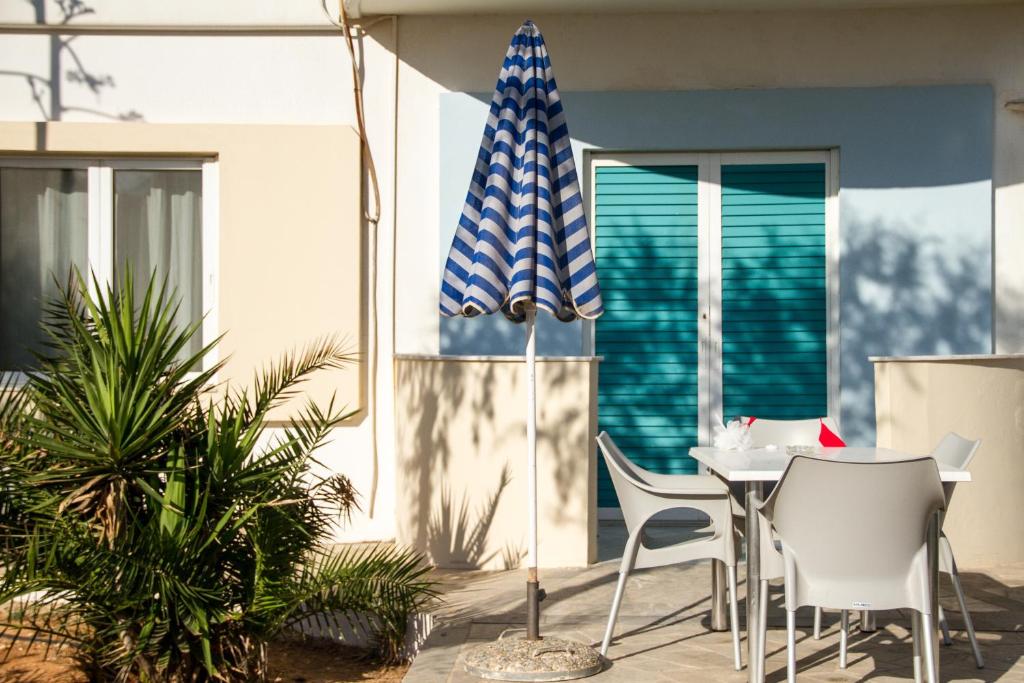 Фотография из галереи Blue Beach Villas Apartments в Ставросе