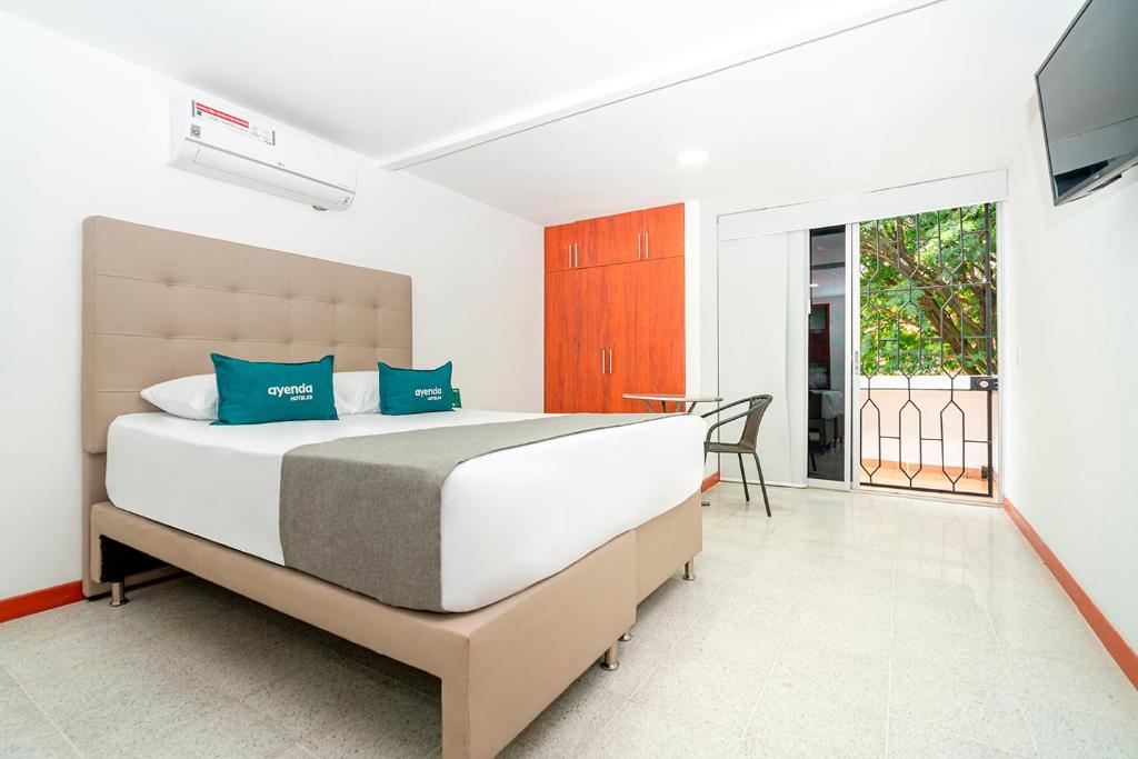 מיטה או מיטות בחדר ב-Ayenda Villa Park Real