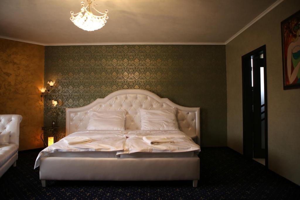 Postel nebo postele na pokoji v ubytování Hotel Kotva