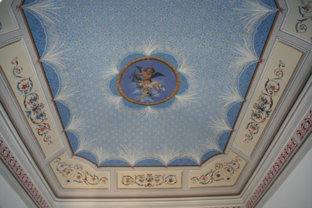 サンタ・クローチェ・カメリーナにあるSole e Girasoliの天井画