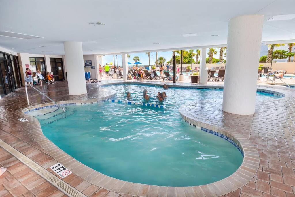 Bazén v ubytování Oceanfront 3BR/2BA, Ocean Reef, Waterpark nebo v jeho okolí