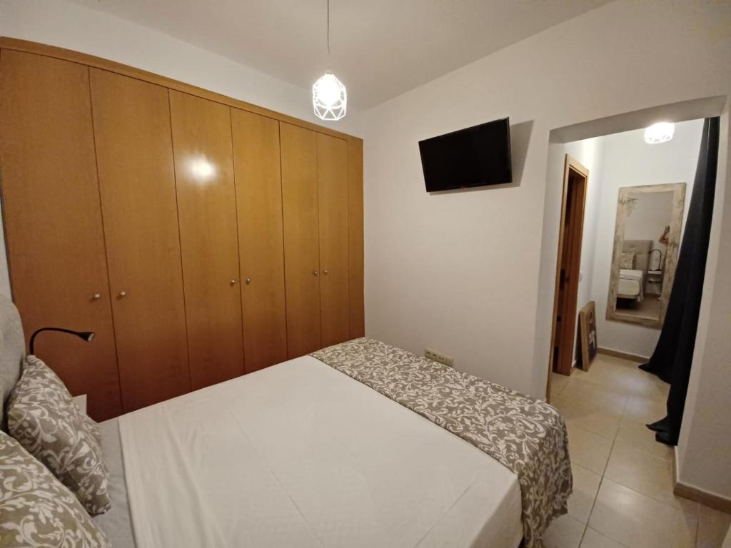 A bed or beds in a room at For You Rentals TEMPORAL Infantas Gran Via INF2E