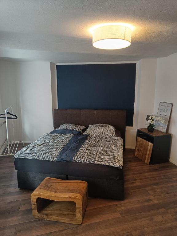 Postel nebo postele na pokoji v ubytování Apartments & möblierte Zimmer in Kahl am Main, kontaktloser Self Check-in, W-Lan, Schreibtisch, Duschbad, Küchenzeile, PKW-Plätze