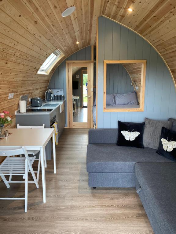 Seating area sa Mowbray Cottages & Glamping