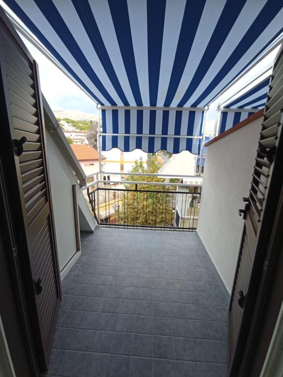A balcony or terrace at B&B Civico 64 Scalea