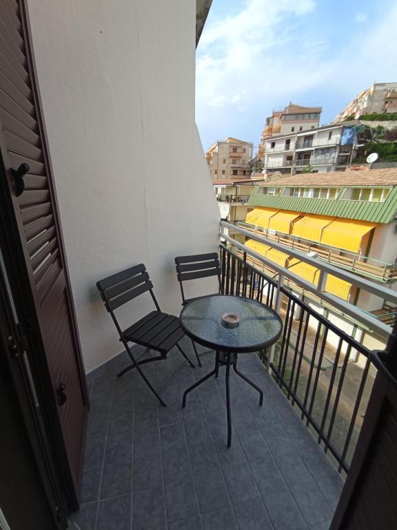 A balcony or terrace at B&B Civico 64 Scalea