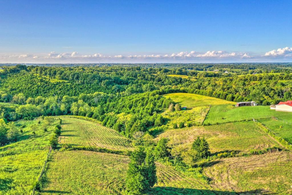 A bird's-eye view of Welcoming Kentucky Home with Sprawling Views!