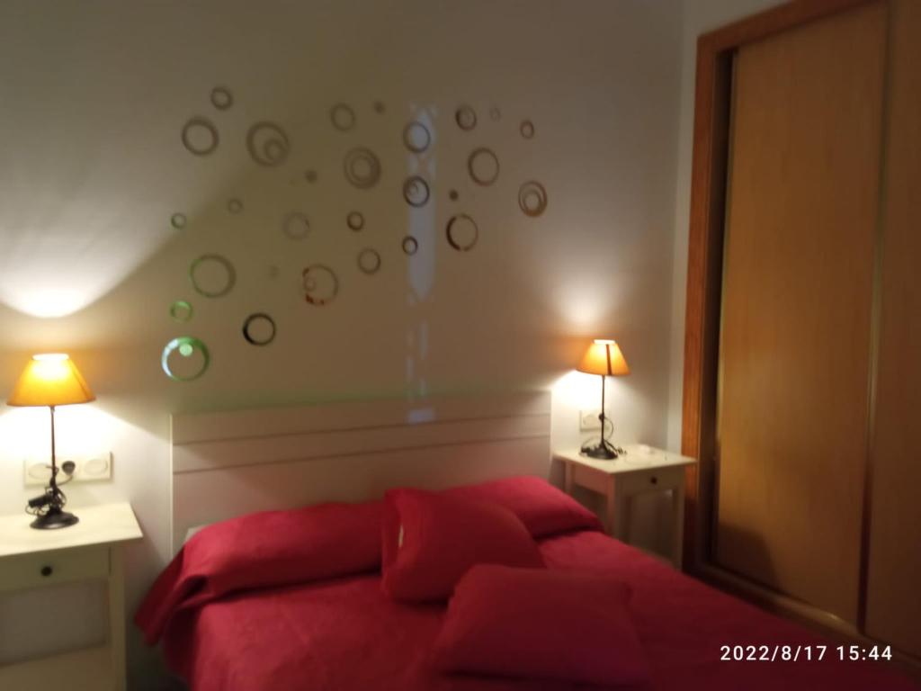 Łóżko lub łóżka w pokoju w obiekcie Alojamiento roquetas de mar