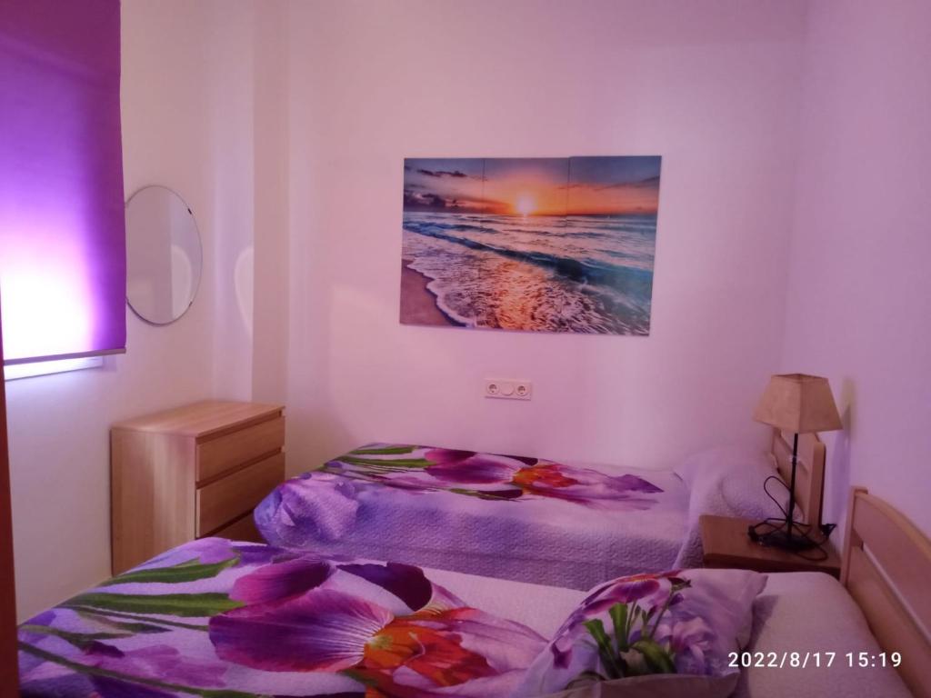 Łóżko lub łóżka w pokoju w obiekcie Alojamiento roquetas de mar