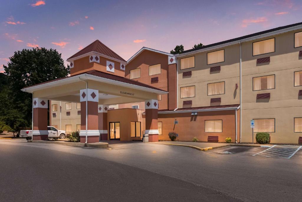 a building with a parking lot in front of it at Best Western Logan Inn in Chapmanville